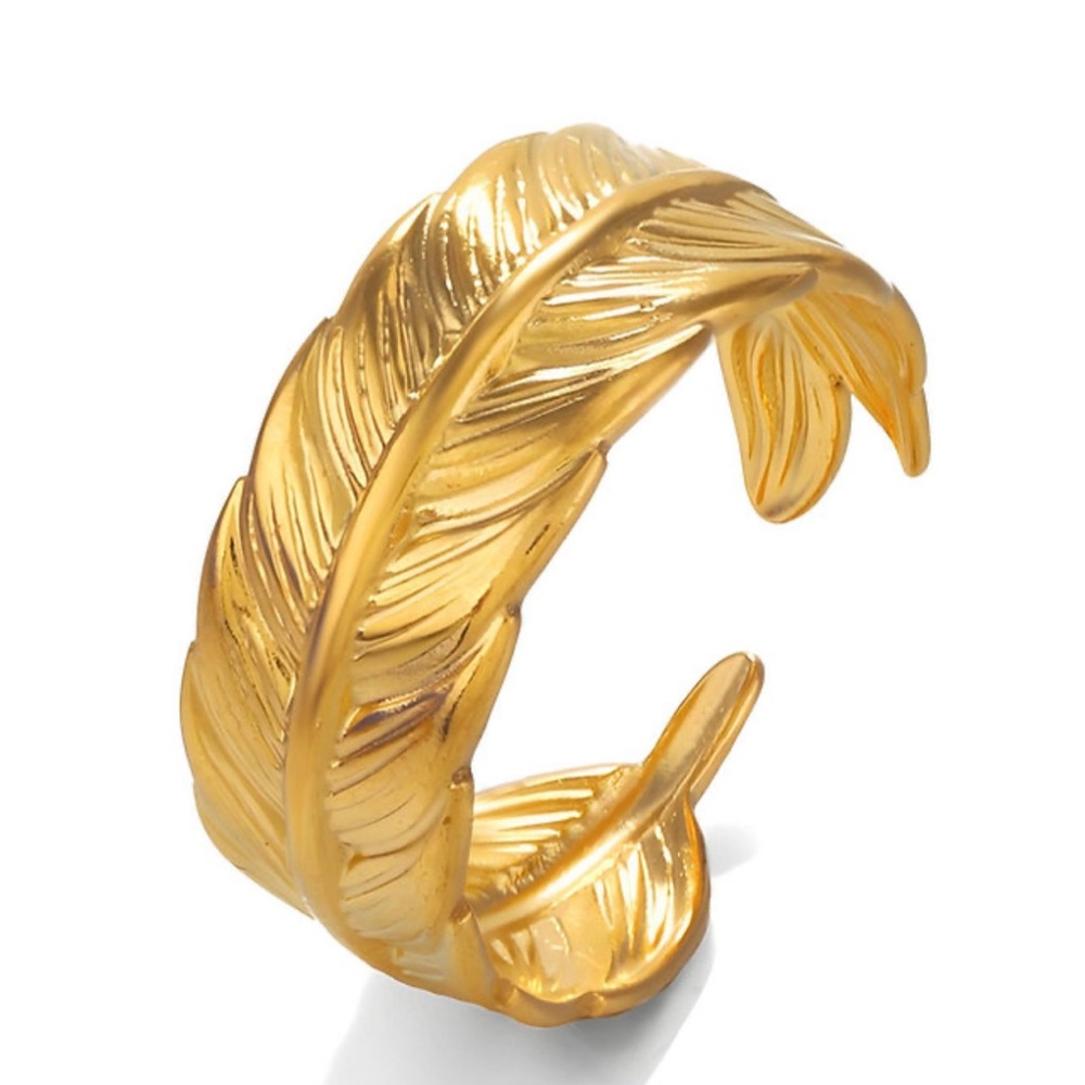 NWT adjustable ring triple plated in 18k gold- waterproof and hypoallergenic